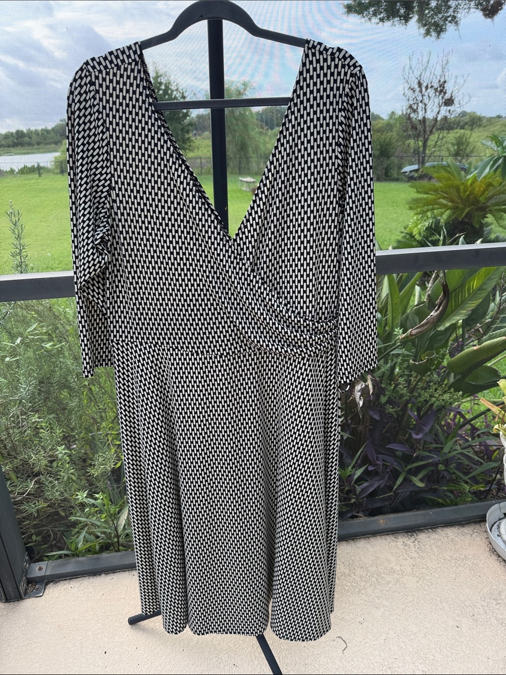 London Times Black and cream Geometric Midi Dress